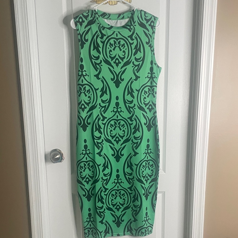 Elegant Green and Black Patterned Dress